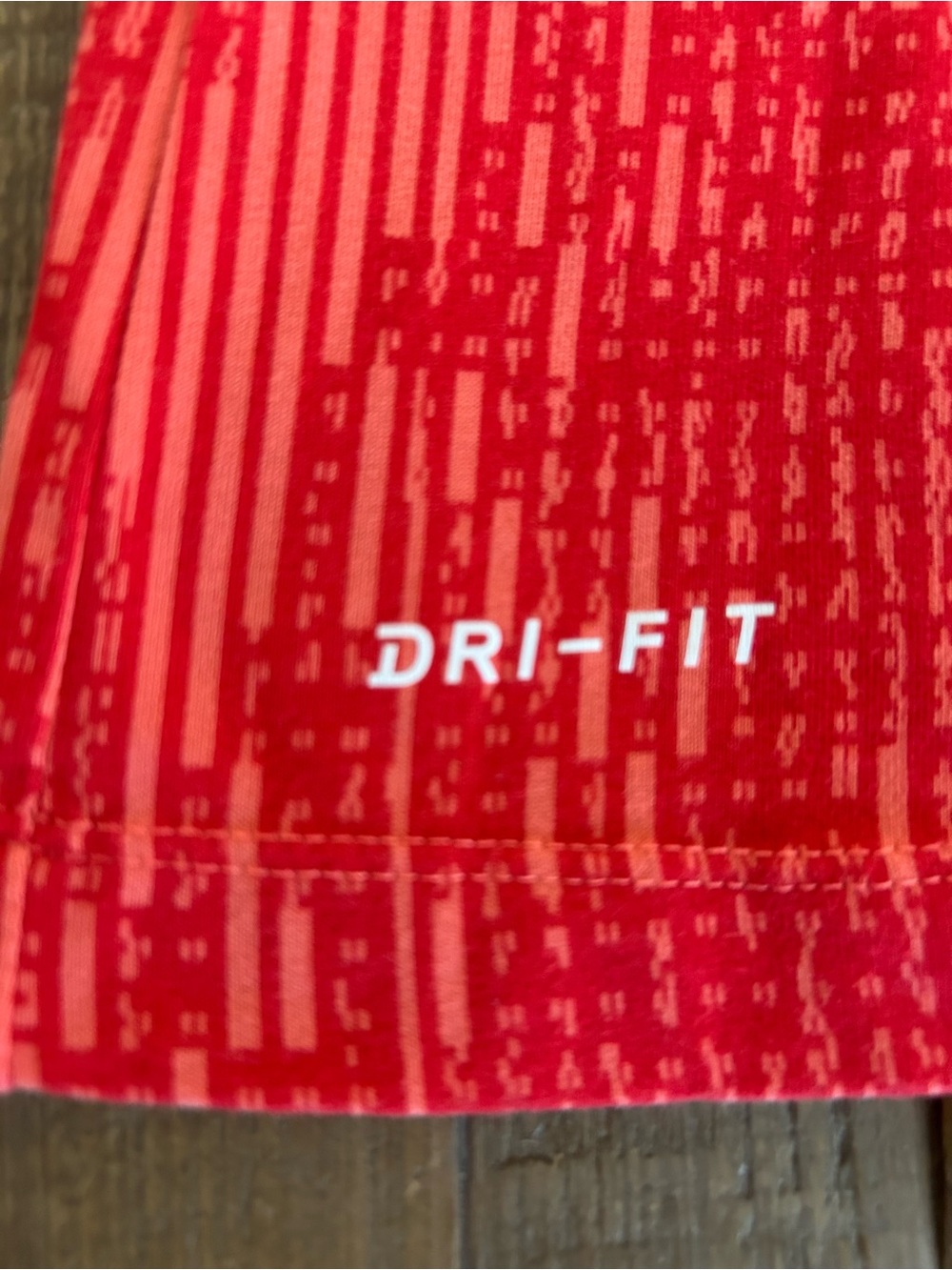 Nike‎ Dri-FIT Mens XL Red Short Sleeve Training Workout Performance Shirt - Picture 3 of 6
